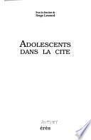 Adolescents dans la cité
