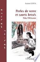 Perles de verre et cauris brisés