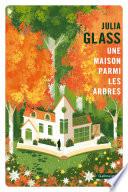 Une maison parmi les arbres